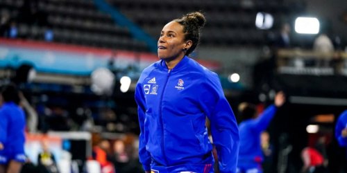 Estelle Nze Minko, capitaine de l'équipe de France de handball, dénonce le tabou des règles dans le sport