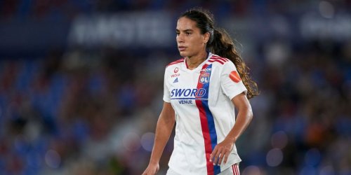 La footballeuse Amel Majri a été "rassurée" de pouvoir emmener son bébé à l'entraînement